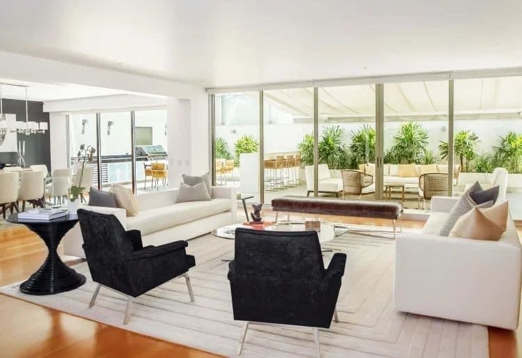 Salón luminoso de una vivienda en venta en Córdoba