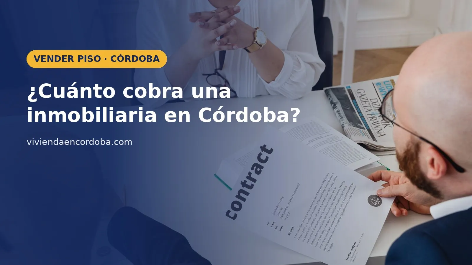 Firma de un contrato de encargo con una inmobiliaria, imagen sobre cuánto cobra una inmobiliaria en Córdoba