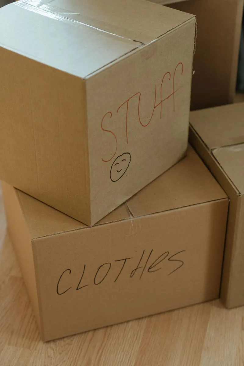 Cajas etiquetadas para mudanzas en Córdoba