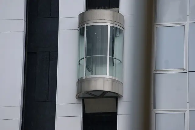 Ascensor en un edificio de viviendas de Córdoba